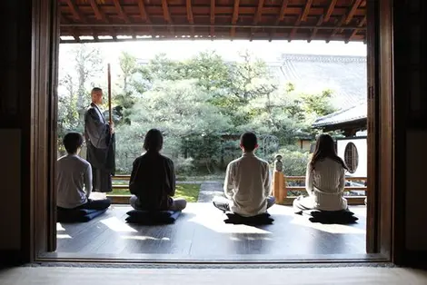 Zazen in Ryosoku-in temple