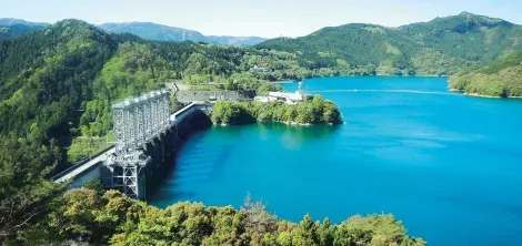 Le barrage de Sameura, à la limite entre les villages de Motoyama et Tosa