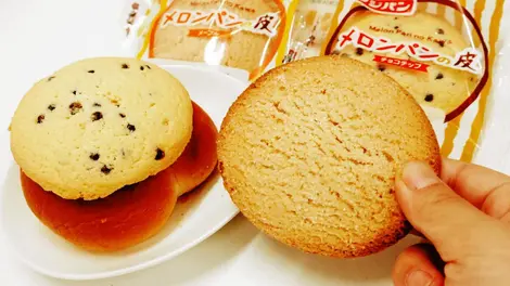 L'une des variantes du Melon pan consiste à ne garder que l'enveloppe croustillante : il devient alors le Melon pan no kawa.