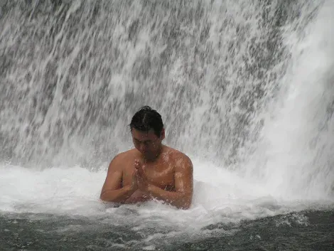 L'ascèse de la cascade est pratiquée avec ferveur dans le village de Higashinaruse