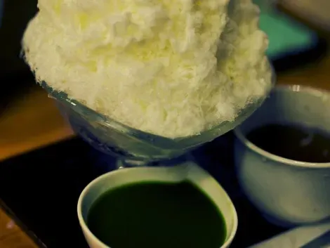 Chez Himitsudo, les kakigôri sont constituées de glace pilée et de sirop et toppings aux ingrédients mystères !