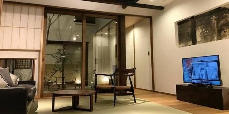 Le salon d'une maison japonaise (maison Miyagawacho, Kyoto)