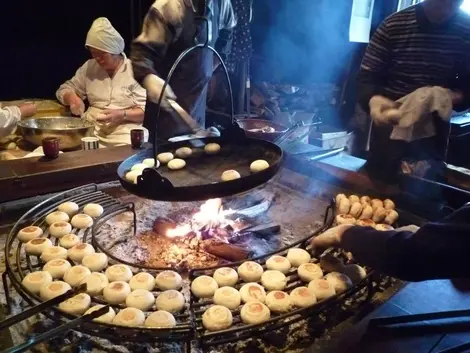 Cuisine au feu de bois dans le village de Ogawa