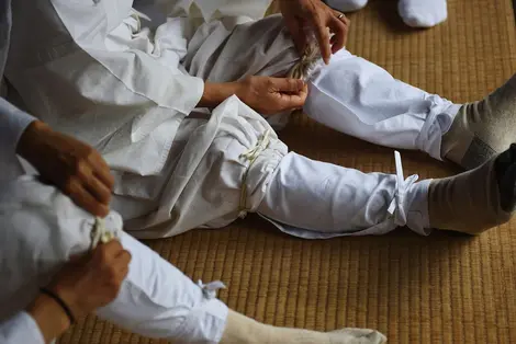 Préparation pour la marche dans les monts sacrés de Dewa Sanzan