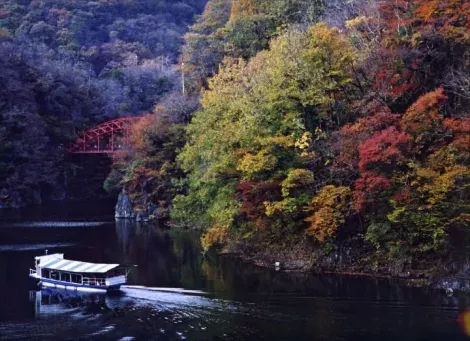 Balade en bateau sur la rivière Taishaku, parc quasi national Hiba Dogo Taishaku, préfecture d'Hiroshima