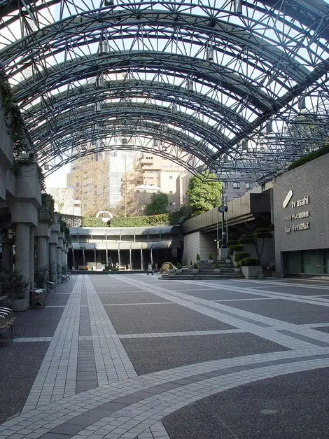 Herbert_von_Karajan_Platz_of_Ark_Hills,_Tokyo,_Japan