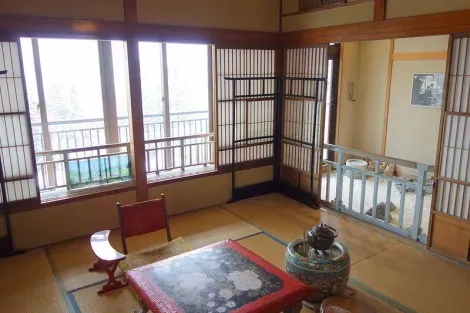 La chambre Kasumi, où Kawabata a écrit son roman Pays de neige