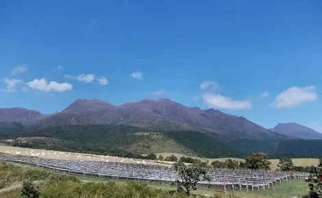 Les monts Kuju vus depuis le vignoble de Nakagumi