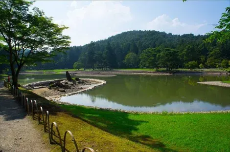 Le lac du temple Môtsû-ji