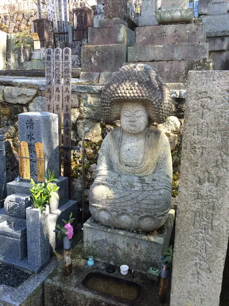 Statue dans le cimetière