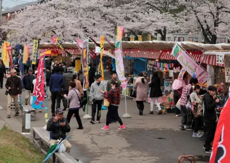 Les stands du Kitakami sakura matsuri