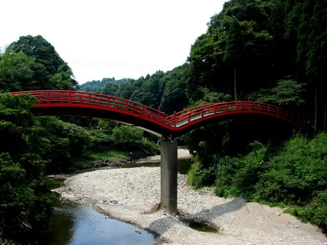 Le grand pont rouge d'Ichihara