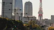 Quelques pas de course autour du Palais Impérial, avec la Tokyo Tower en toile de fond.