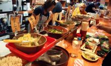 Así preparan el pescado en el restaurante Oden Miyuki Honten.