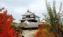 El Castillo  medieval Matsuyama-jo es uno de los últimos doce que se han conservado en Japón.