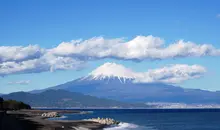 Le mont Fuji depuis la plage de pins de Miho, préfecture de Shizuoka