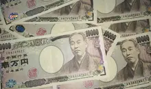 Delle banconote da 10.000 yen (76 €)