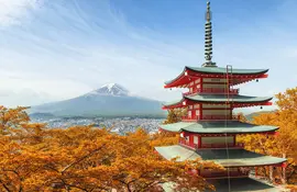 Mount Fuji from Kawaguchiko pagoda in Fall season