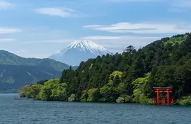Monte Fuji desde el lago Ashi en Hakone