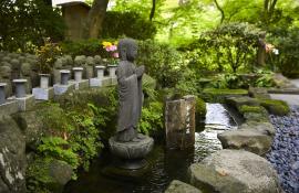 Le temple Hasedera, à Kamakura : jardin fleuri, vue sur la mer ou encore statue à onze têtes !
