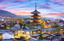 Visitez la pagode Yasaka au coeur du quartier historique de Gion, au coeur de Kyoto