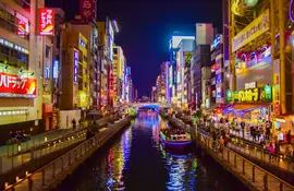 Dotonbori est le quartier le plus animé d'Osaka, la capitale gastronomique du Japon