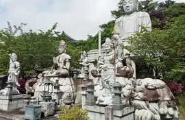 Le temple Tsubosaka-dera et ses statues