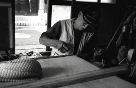 La fabrication des tatami se fait à la main 