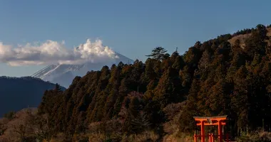 hakone lake ashi tori shrine mount fuji view