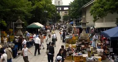 Il mercato di antiquariato Oedo, che ha aperto nel 2003, è un posto occupato ogni prima e terza Domenica del mese.