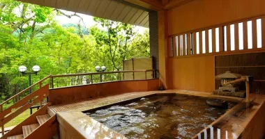 Baño del onsen Yuwaku.