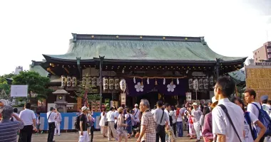 El santuario Tenmangu durante el Tenjin Matsuri.