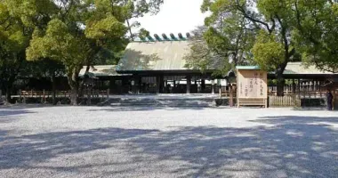 Entrada al santuario Atsuta de Nagoya.