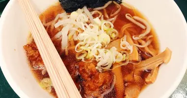 El caldo de ramen por lo general tiene carne, pero en el T's Tantan es vegetariano.