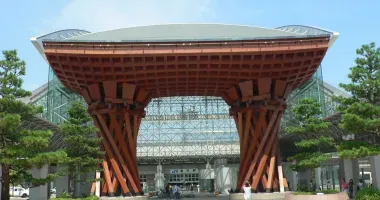 Portail de la gare de Kanazawa
