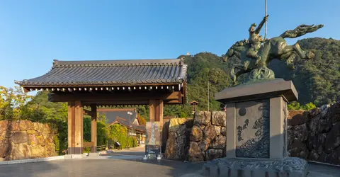 Parc Gifu - Porte d'entrée couverte