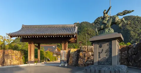 Gifu Park - Entrance roofed gate