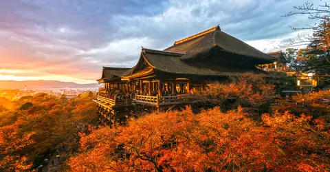 Kiyomizu dera Tempel in Kyoto während des Herbstlaubs