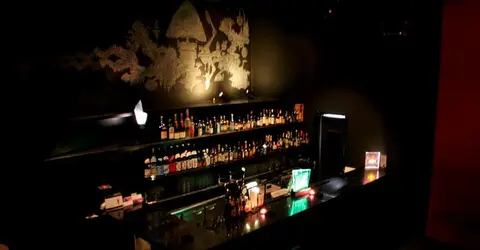 Le bar du Unit Club de Shibuya est très bien fourni.