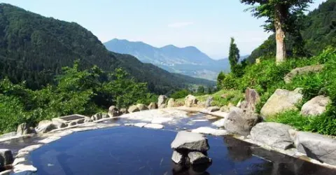La source thermale de Maguse, située dans un parc naturel près de Nagano, dans les Alpes japonaises.