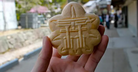 Un Miyajima manjû, spécialité de l'île de Miyajima, près d'Hiroshima