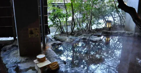 Bain extérieur de Kurokawa onsen
