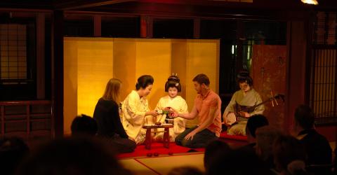 Dégustation de saké avec Lady Baba accompagnée de musique traditionnelle
