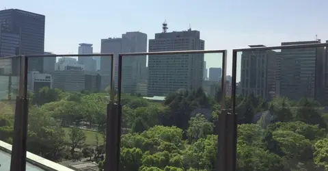 Une vue sur les jardins du palais impérial