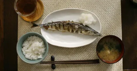Au Japon, c'est tout un art de cuisiner le sanma