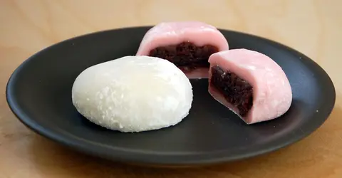 Parmi les choses qu'on peut trouver au konbini au printemps, les daifuku à la cerise