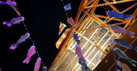 Tokyo Tower sous les carpes