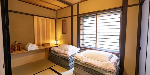 BedroomwithfoldedFutons