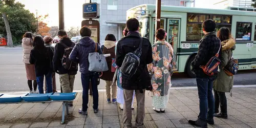 Muchos otros medios de transporte son accesibles en cualquier lugar de Japón, como los autobuses de Kioto ...