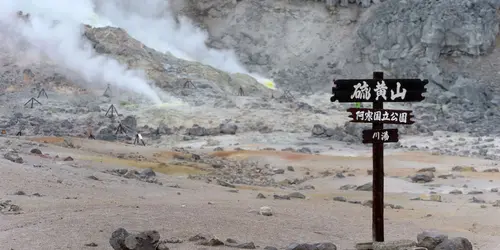 Fumarole vulcaniche nel parco nazionale Akan-Mashu
